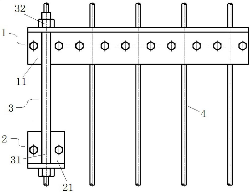 Elevator traction rope cutting device and method