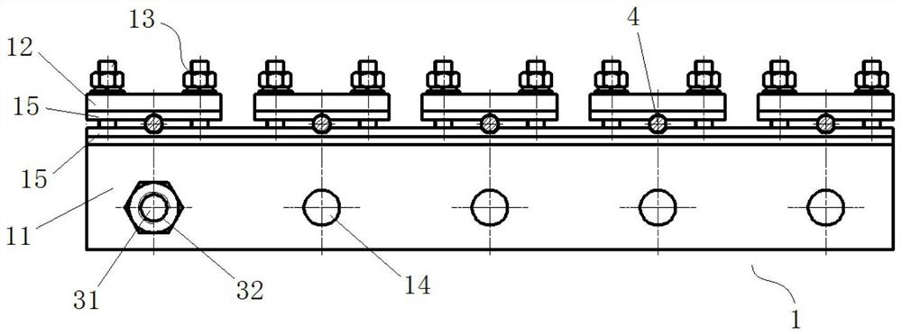 Elevator traction rope cutting device and method