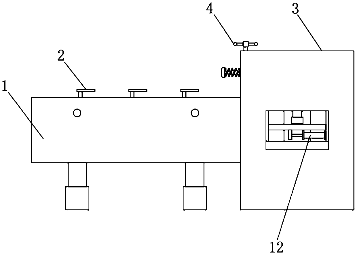 Edge trimming device for plastic product production