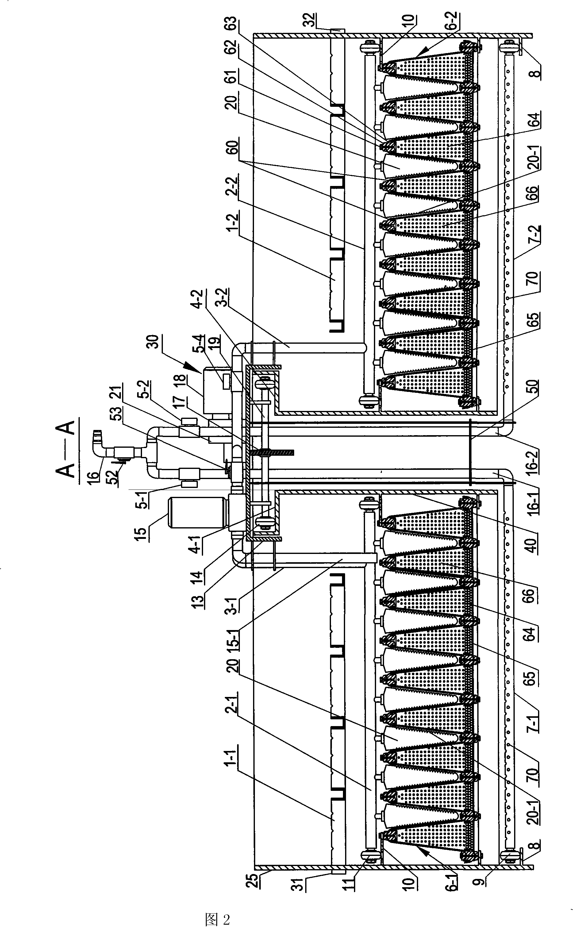 V shaped groove type microgrid component capable of continuously on-line updating dynamic membrane and use method thereof