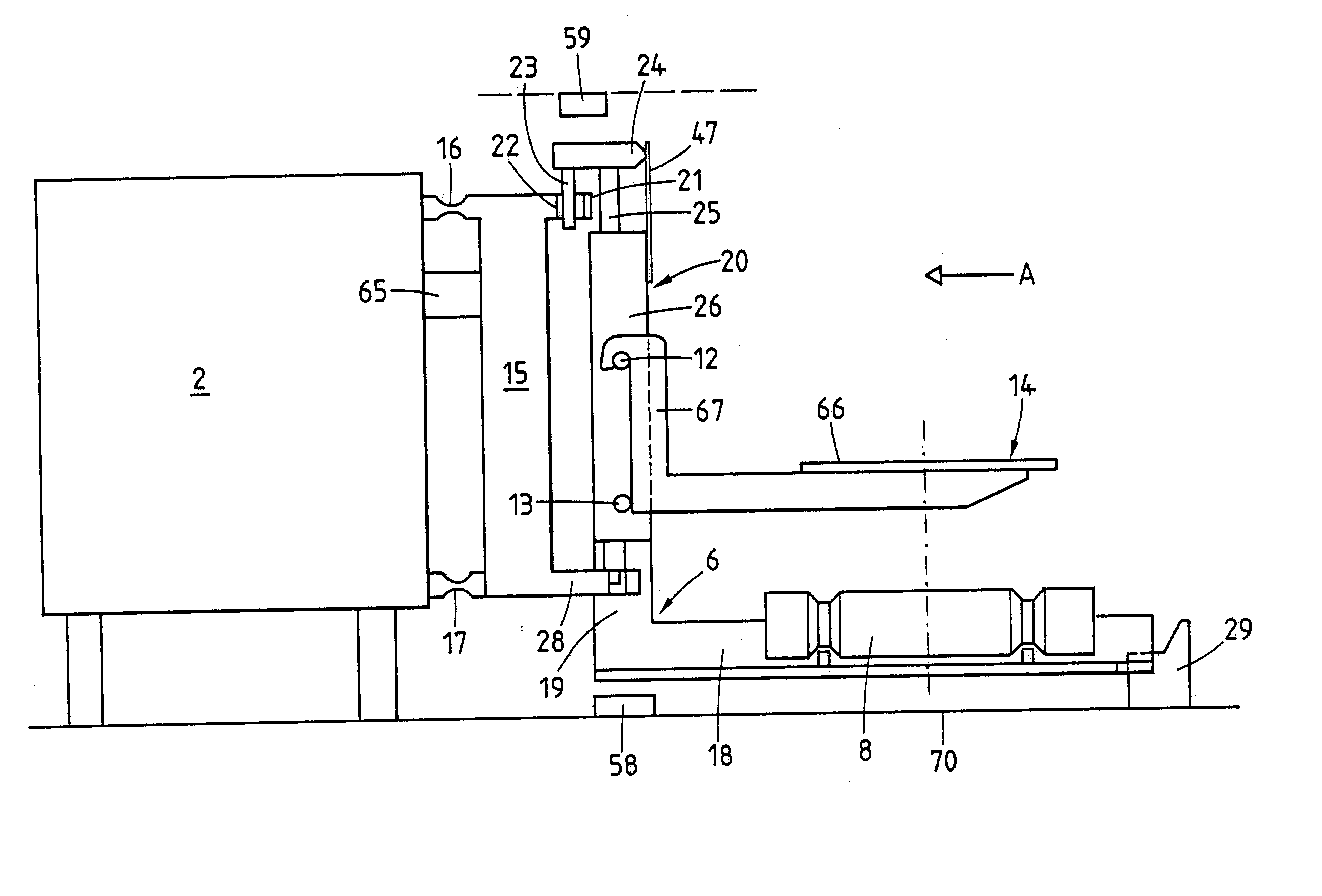 Balance with a support element for coupling a weighing pan to a weighing cell