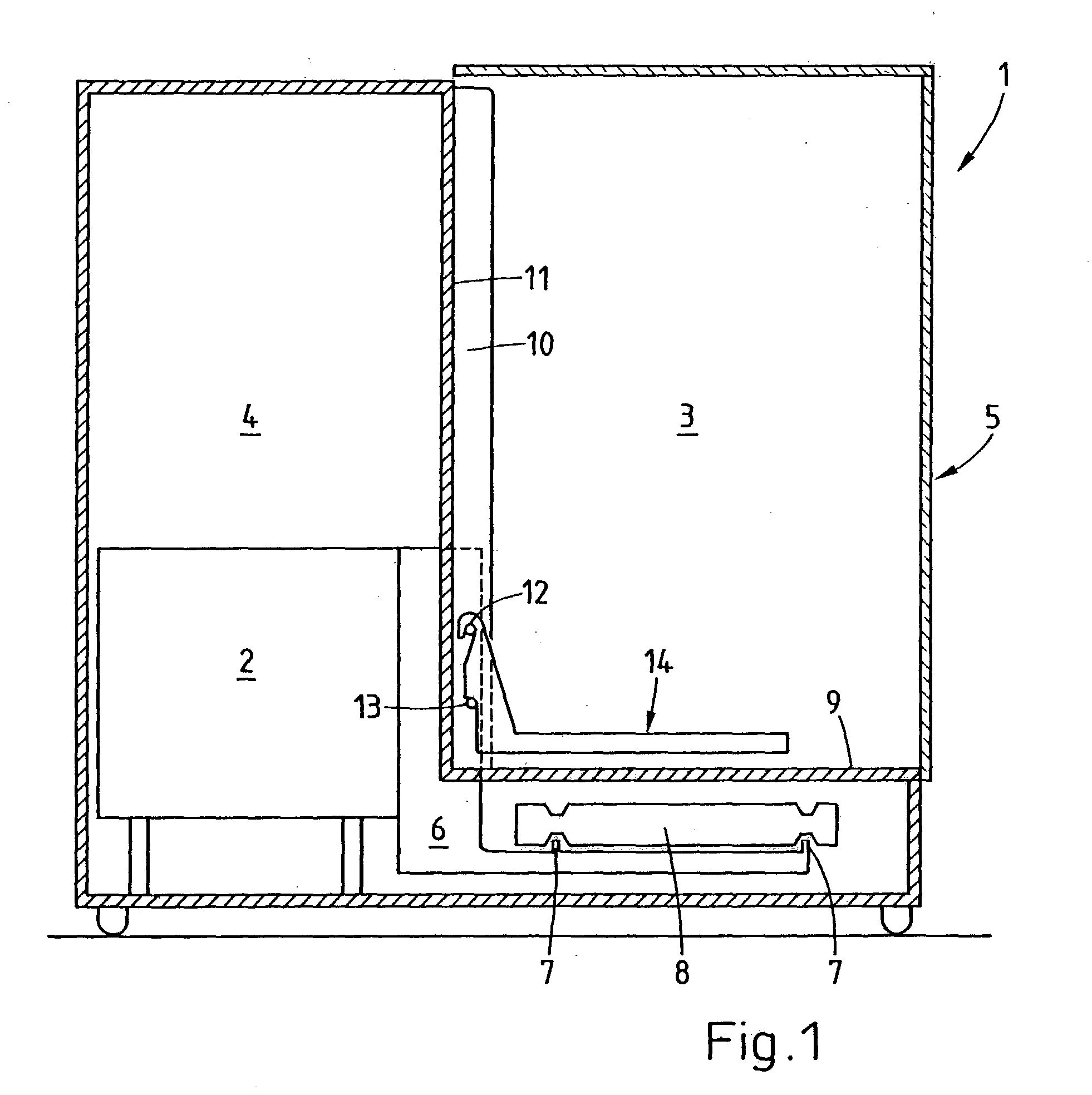 Balance with a support element for coupling a weighing pan to a weighing cell