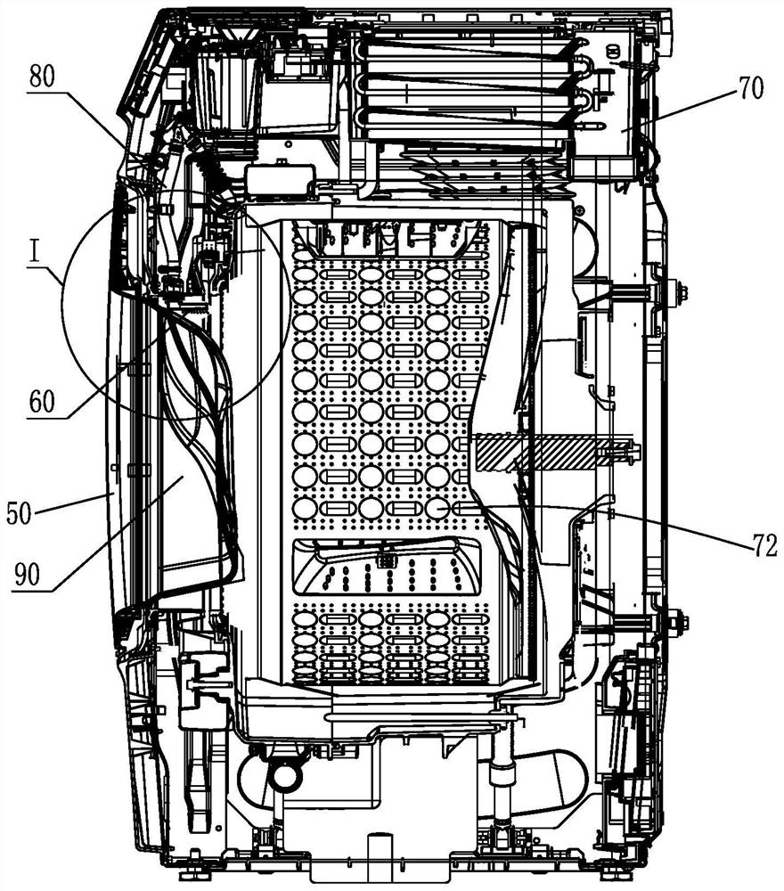 Spraying head with different spraying angles and washing machine