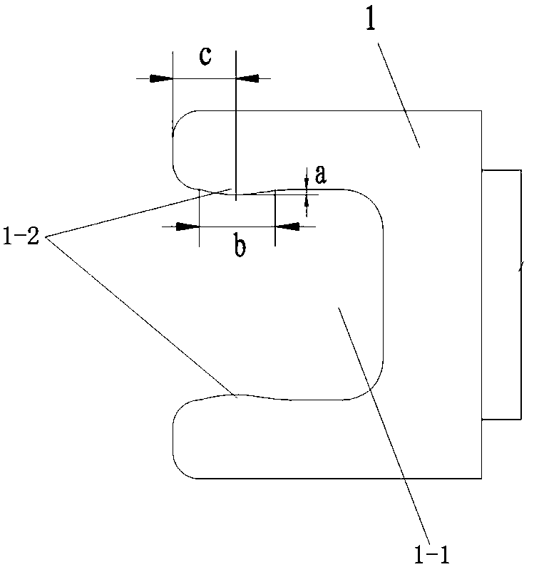 A powder metallurgy warp knitting machine needle bar retaining element and its preparation process