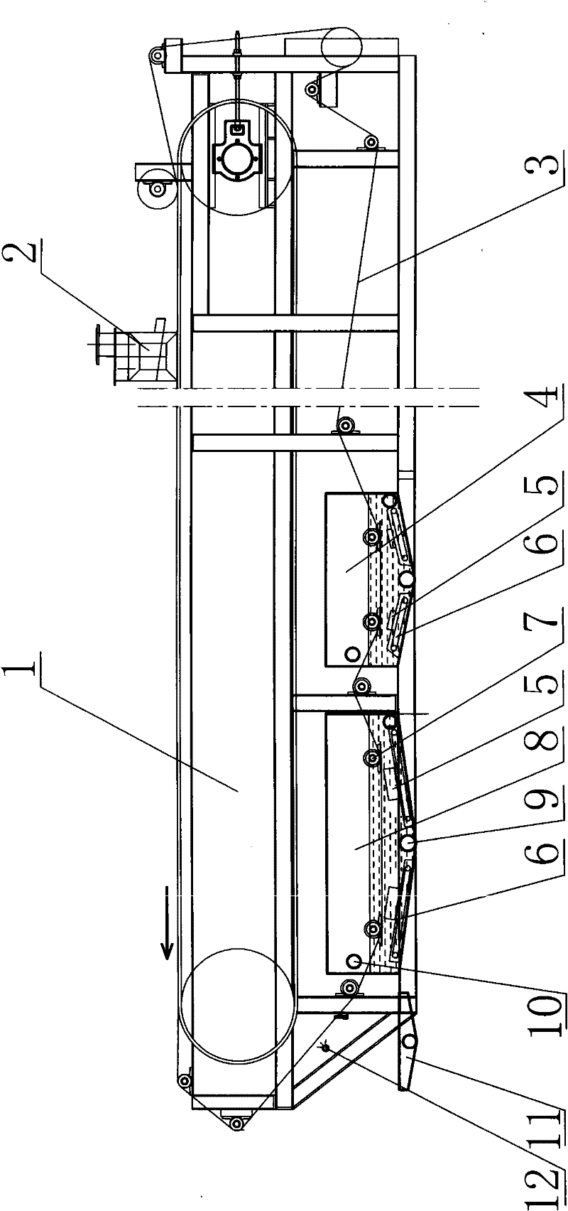 Method and device for online cleaning filtering cloth for filtering sodium aluminate slurry