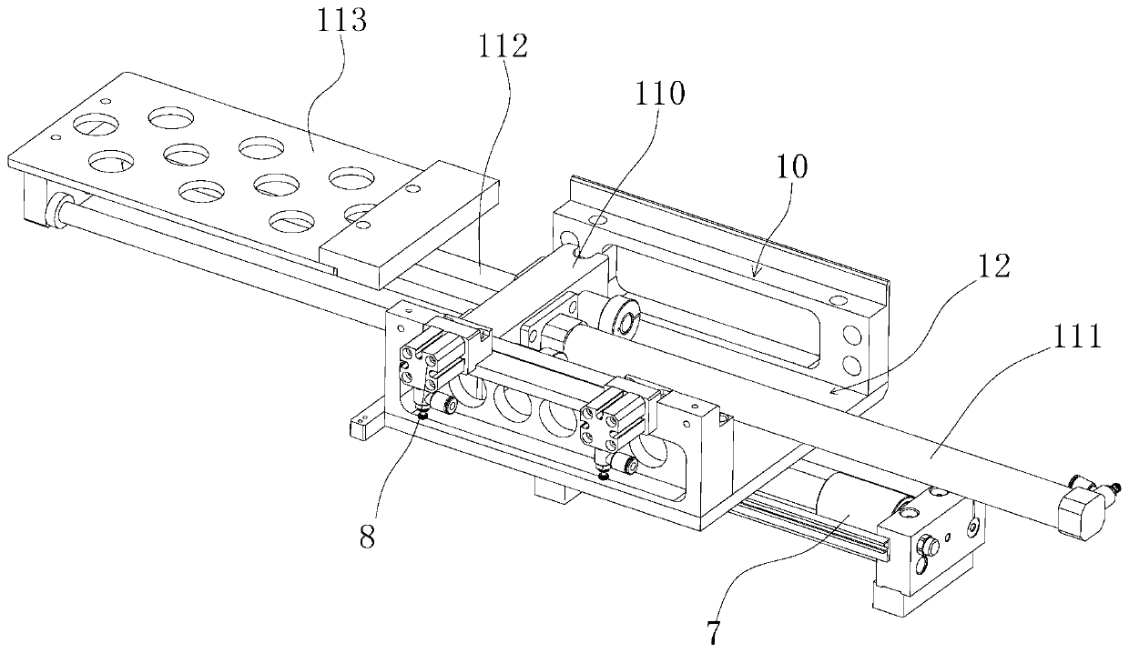 Detecting device and detecting method for placing dislocation of materials