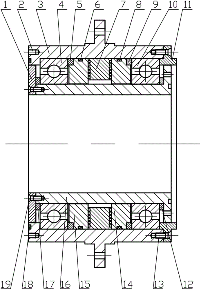 Magnetic liquid rotary sealing device