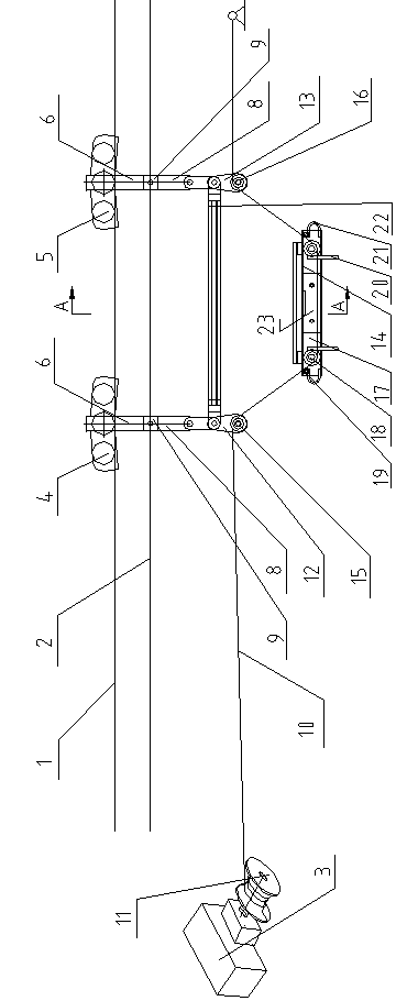 Self-lifting type cableway transporting device