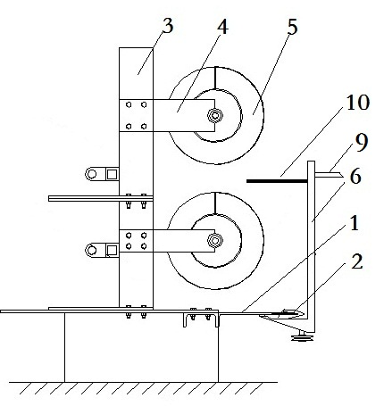 Long-stalk crop vertical conveying header and conveying device thereof