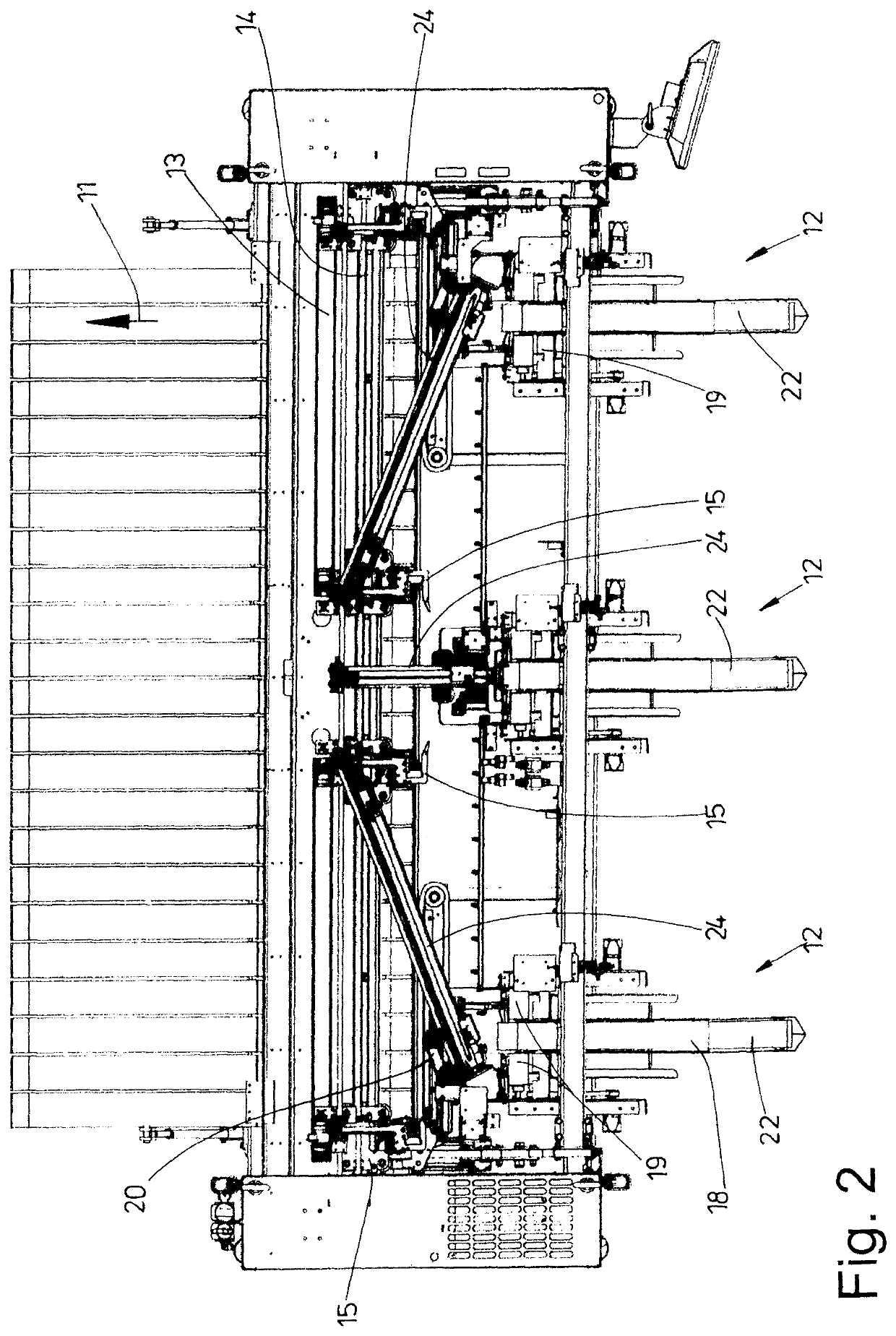 Method and apparatus for spreading out laundry items