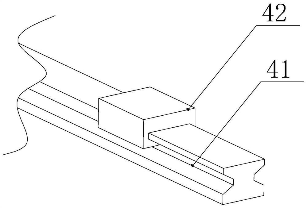 Control device for automatically adjusting laser incident angle and using method thereof