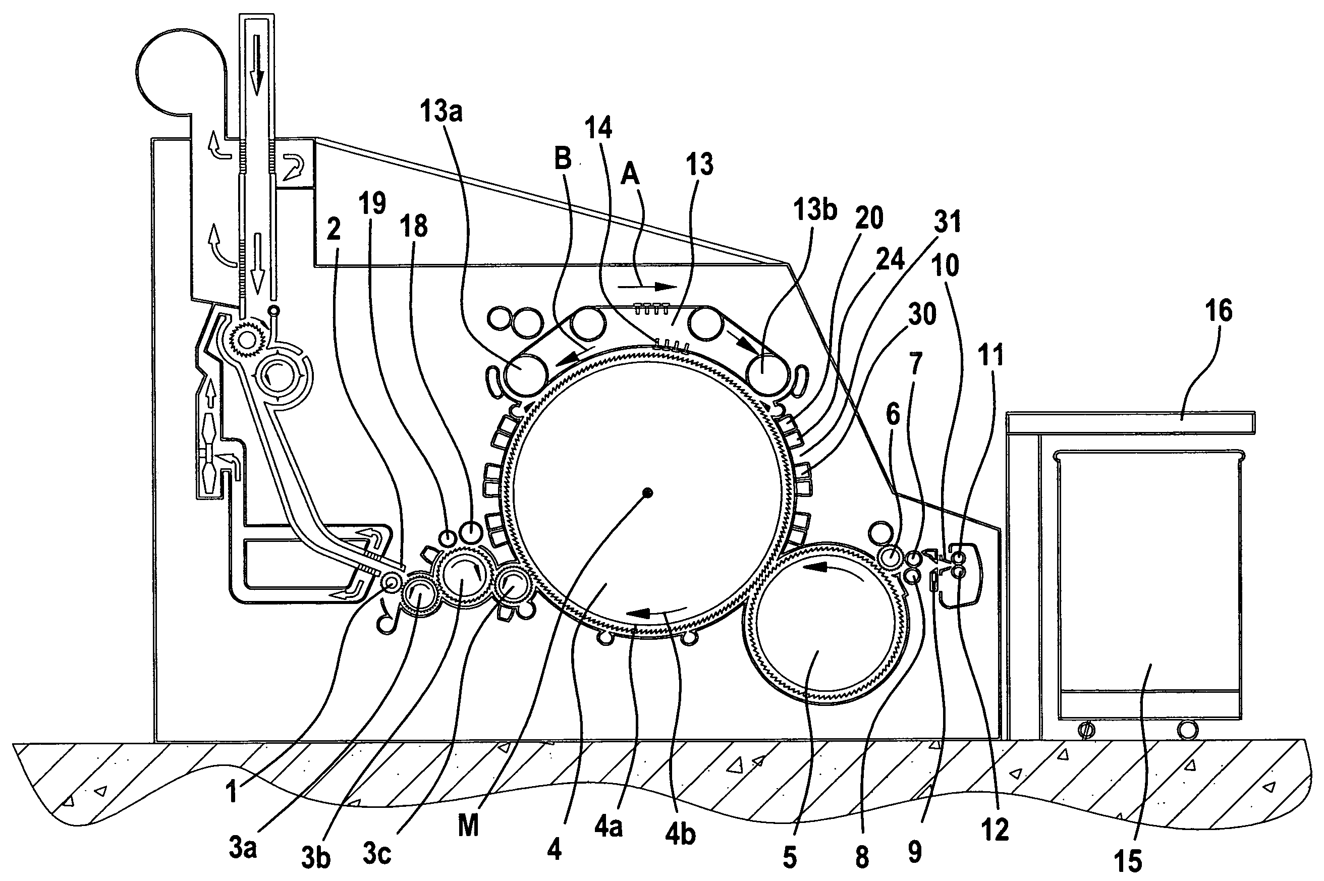 Apparatus on a flat card or roller card for textile fibres, such as cotton, synthetic fibres or the like, for removing short fibres