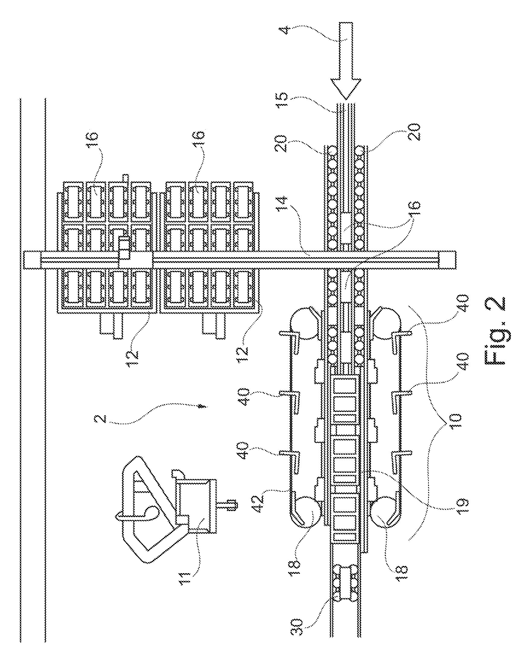 Apparatus and method for making packs of at least two containers for beverages