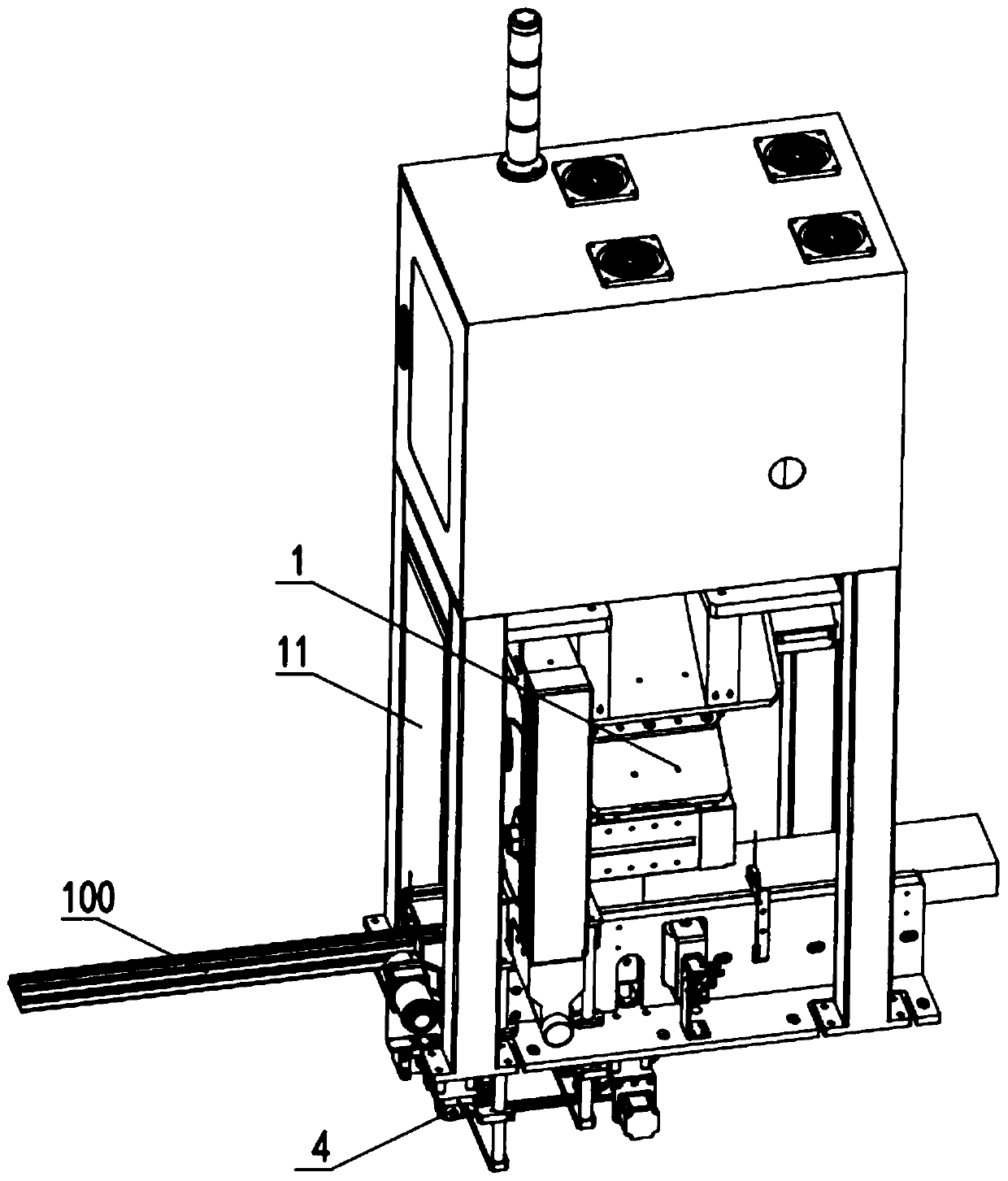 Scratch-free conveying and cutting device for sectional material