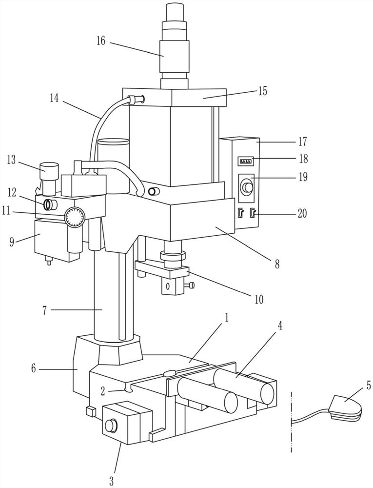 Fastening type pneumatic punching machine capable of automatically adjusting height