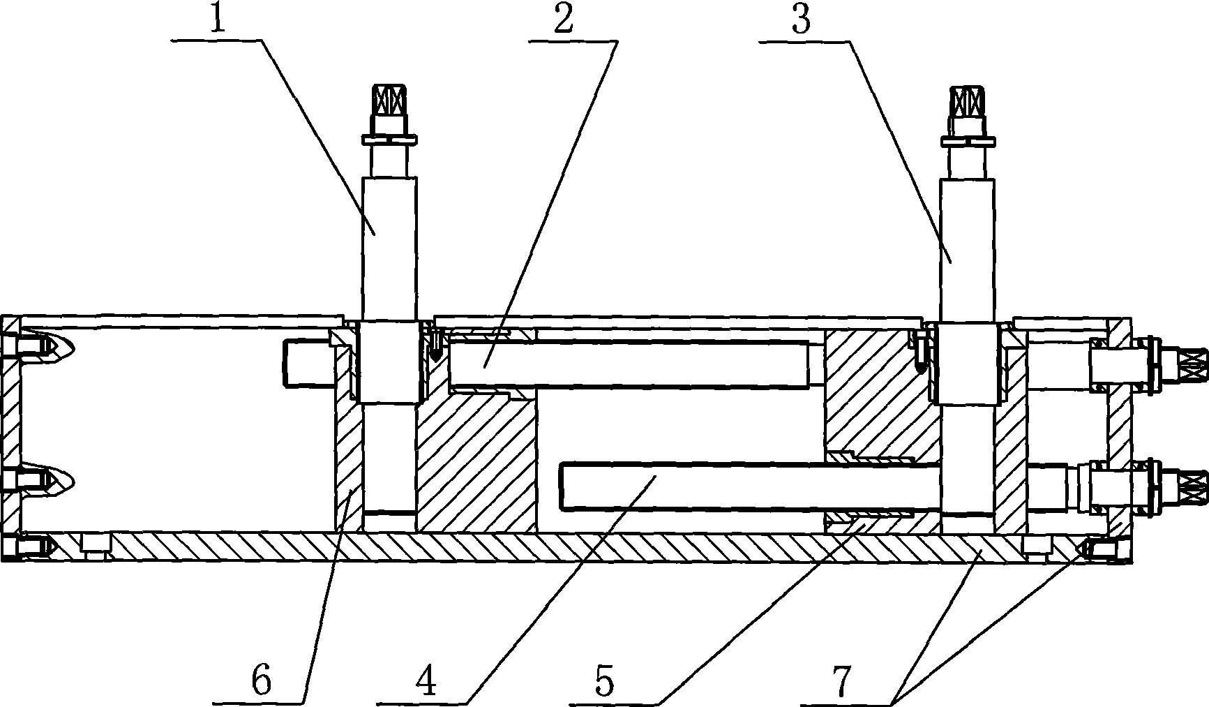 Bracket structure of auxiliary vertical roll