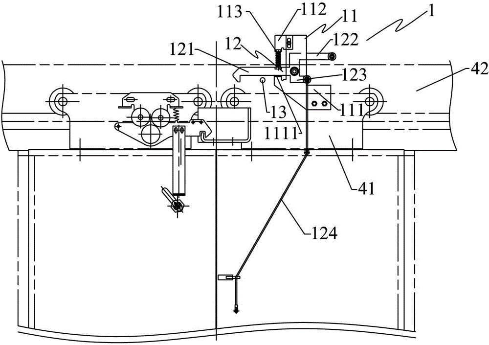 Double-wing landing door opening protection device