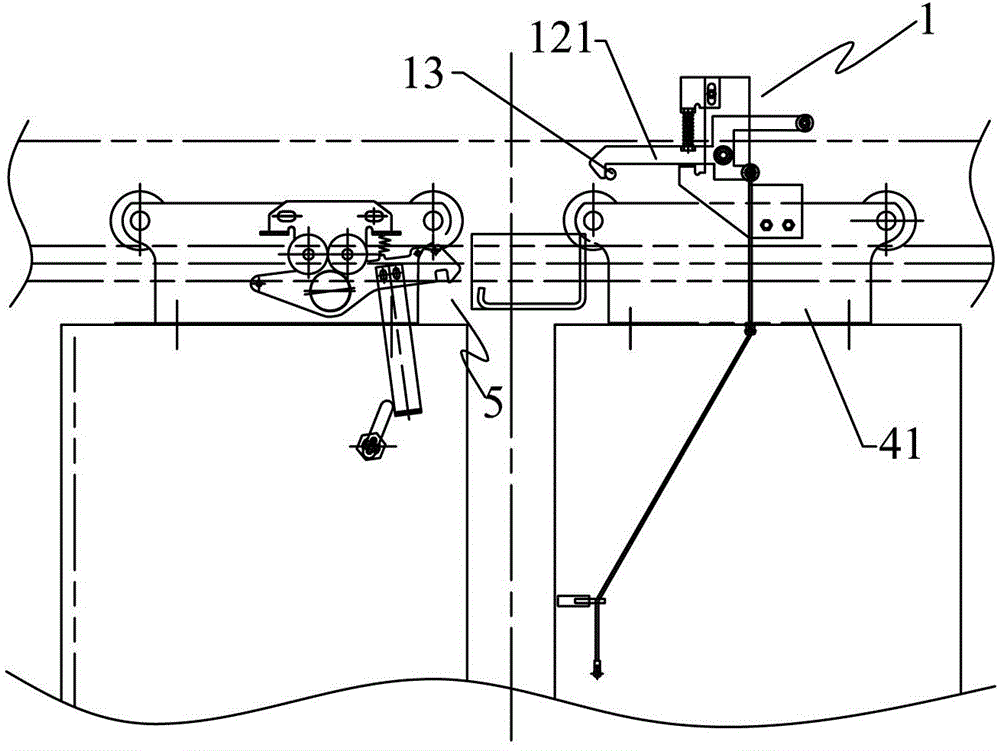 Double-wing landing door opening protection device