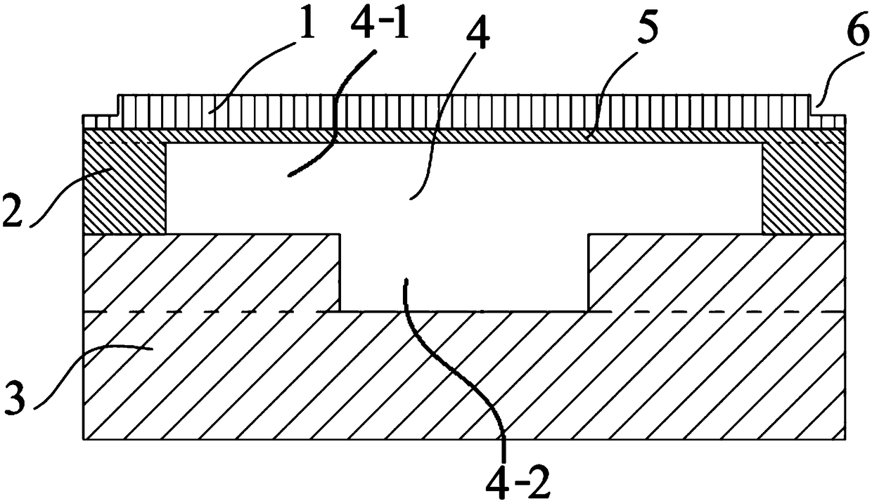 Air-coupled capacitive micromachined ultrasonic transducer with T-shaped cavity structure and preparation method thereof