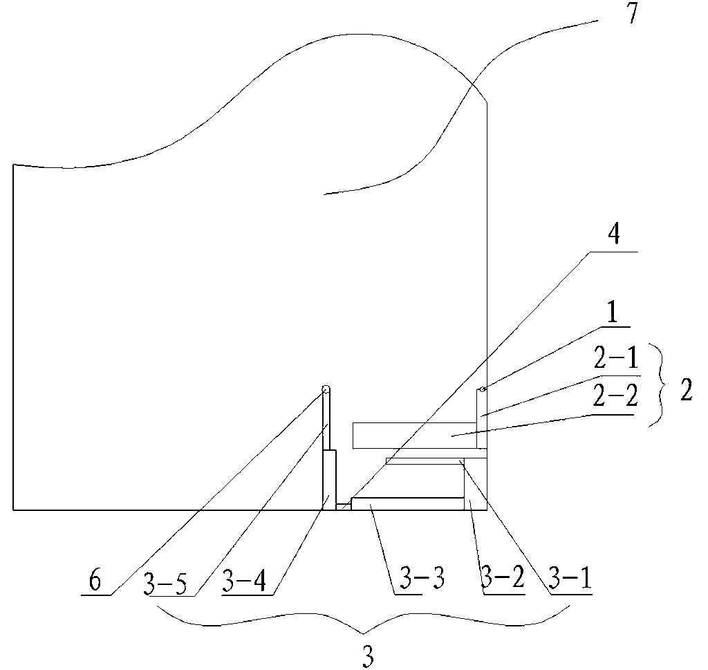 Small size planar antenna with five frequency ranges being covered