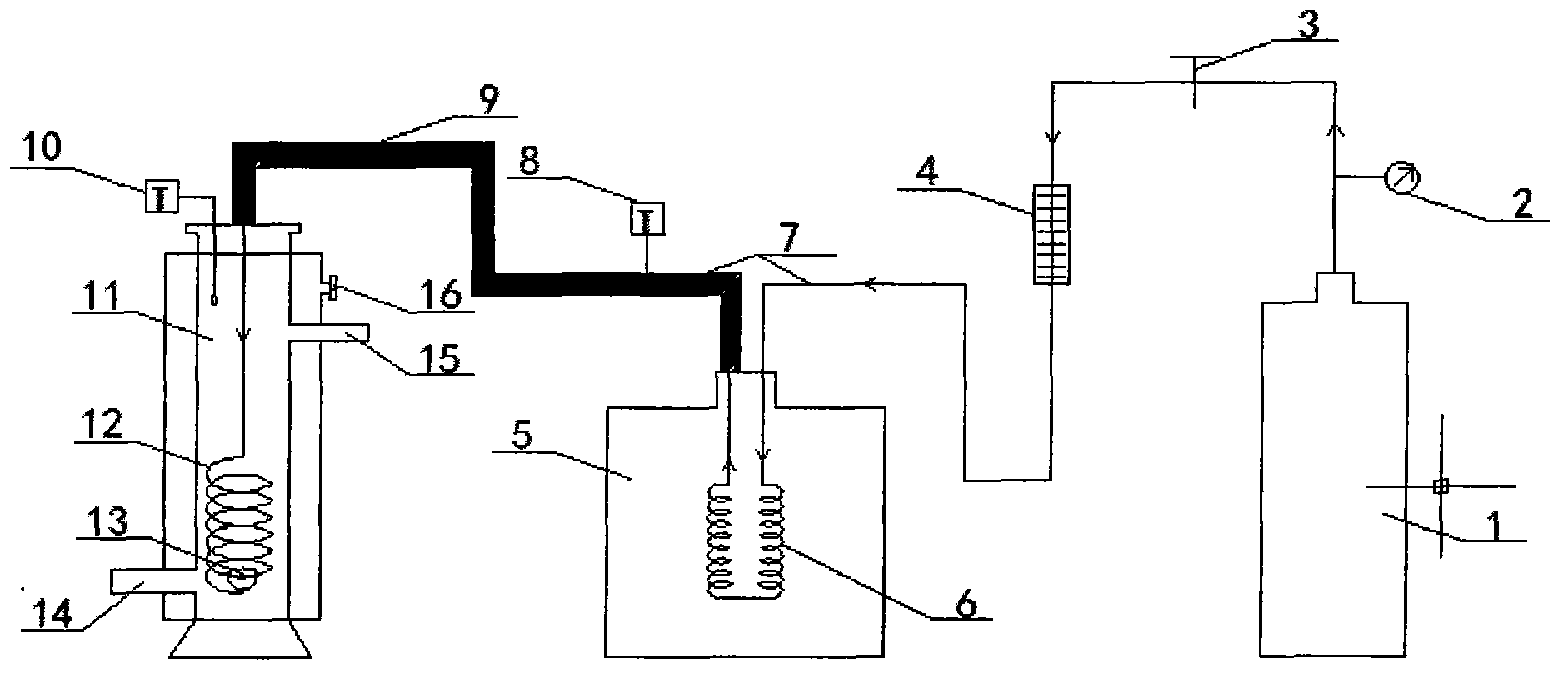 Gas direct contact type ice slurry preparation device with precooling sleeve