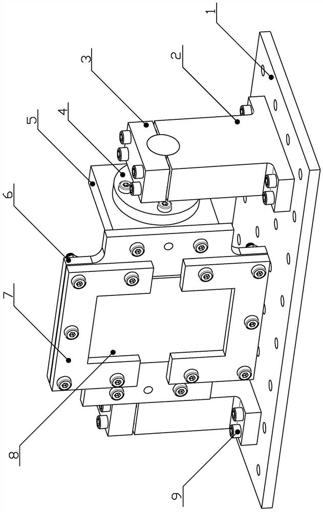 Rotating shaft type variable-angle loading clamp based on light-gas gun and mounting method thereof