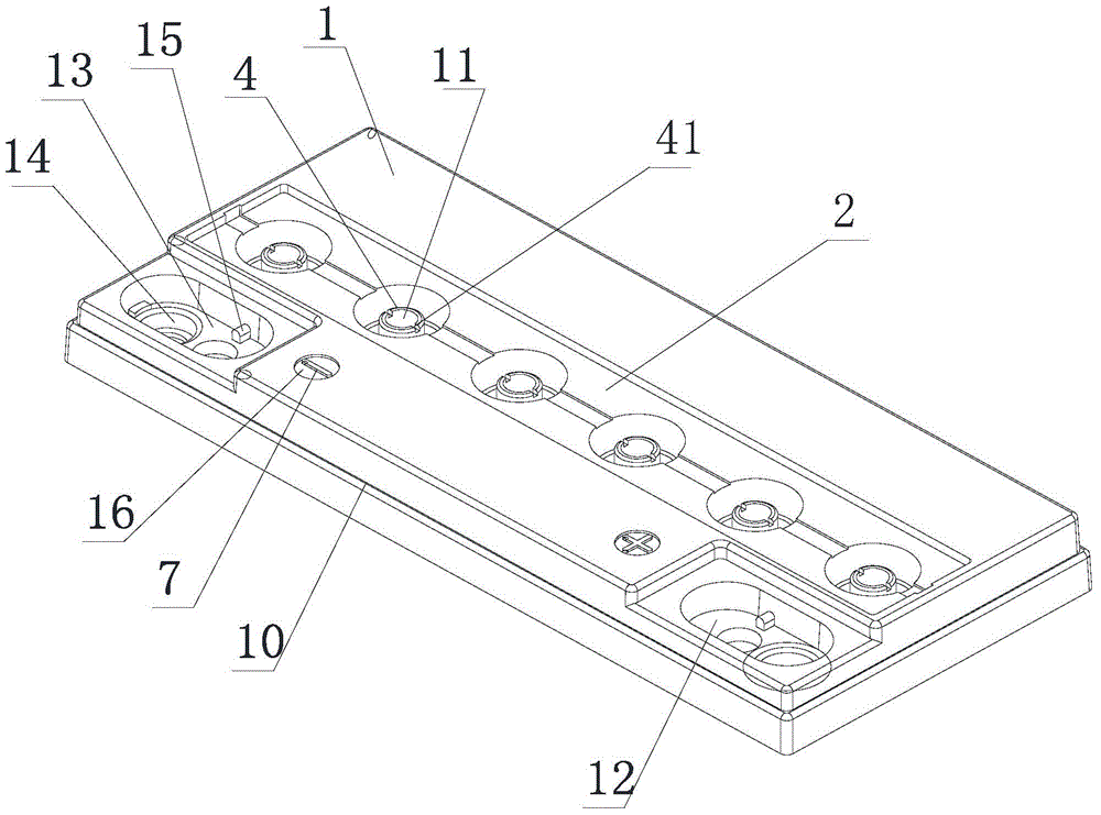 Middle cover structure of storage battery