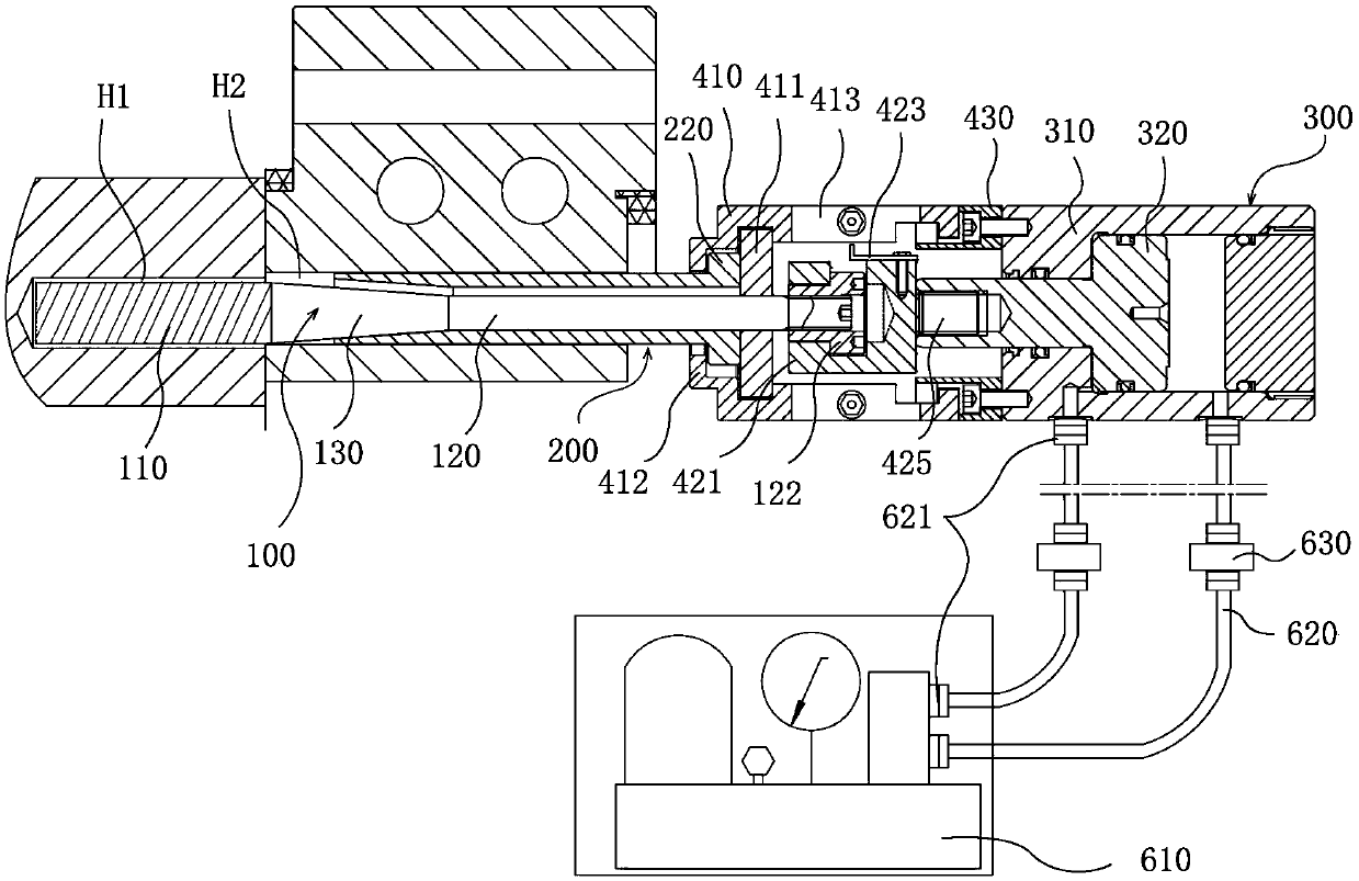 Staggered hole correcting equipment and staggered hole correcting method