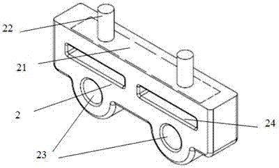 Vibration-isolating lifting lug device connecting an exhaust pipe to a sub-frame