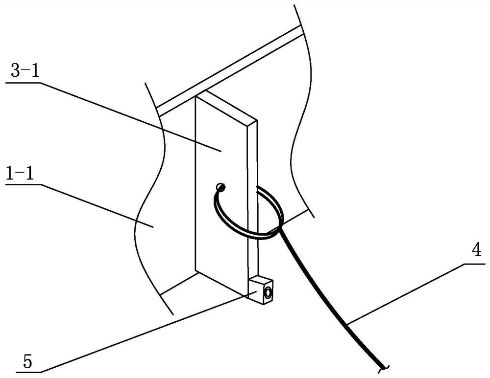 A grille anti-deformation device