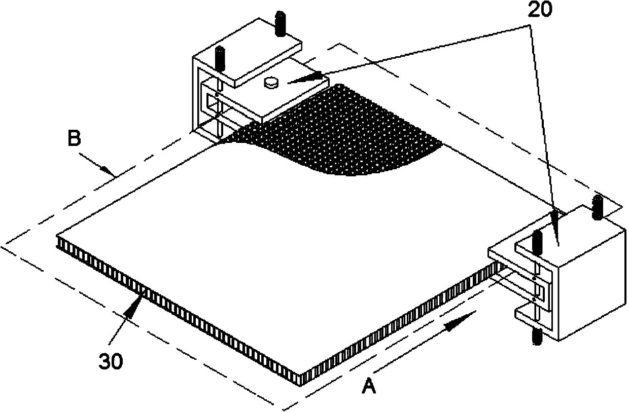 Extrusion forming mechanism for passive honeycomb paperboard covering machine