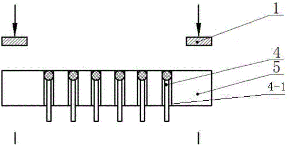 Method and device for manufacturing optical thin film having concave structures on surface