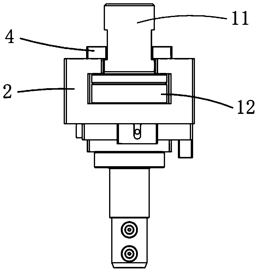 An automatic straightening mechanism used on a bushing press-in machine