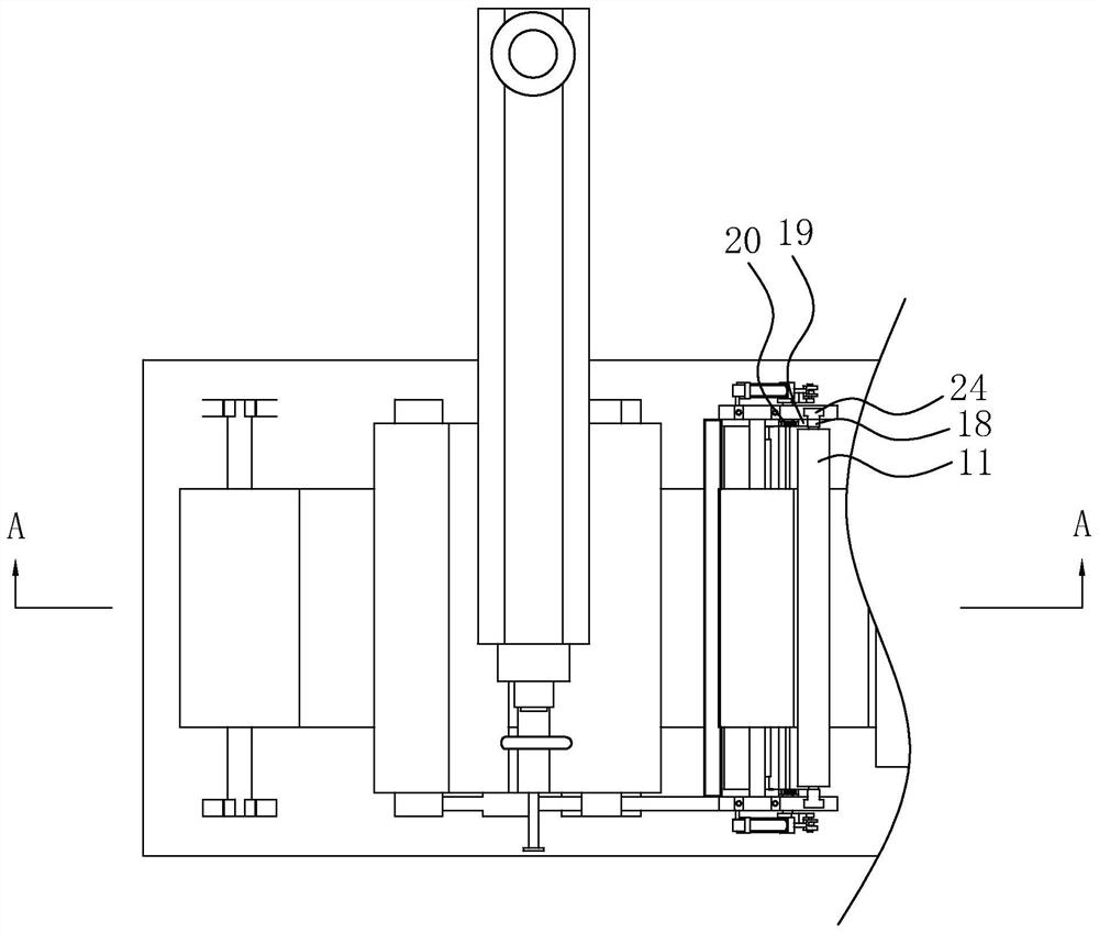 Paperboard laminating aluminum foil compounding process and compounding machine thereof