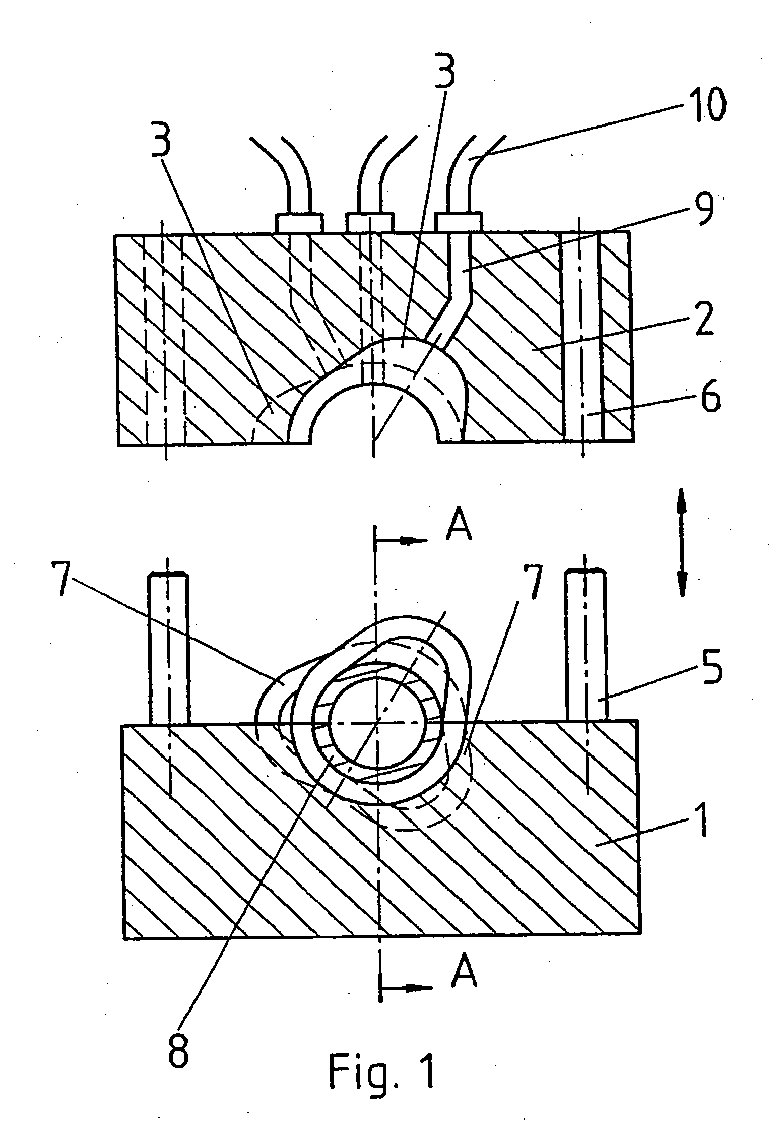 Method for feeding hydroforming presses, and device for carrying out the method