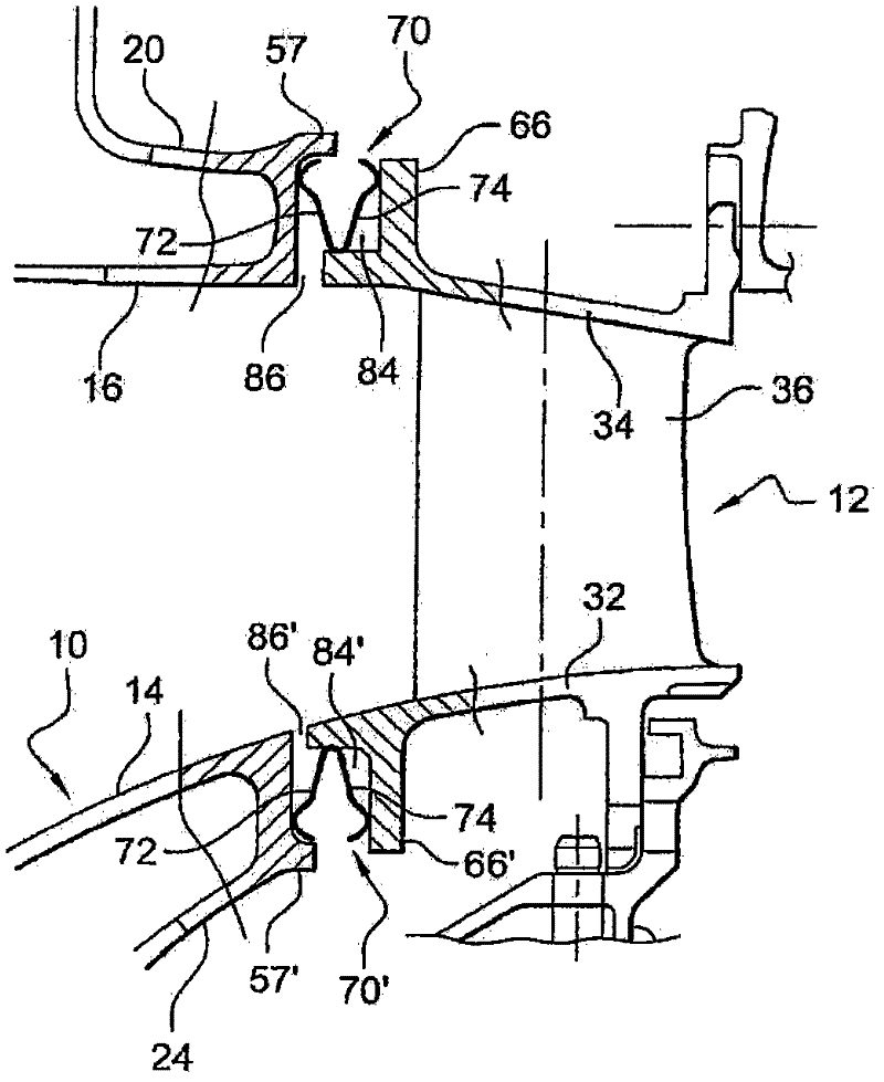 Sealing between a combustion chamber and a turbine distributor in a turbine engine