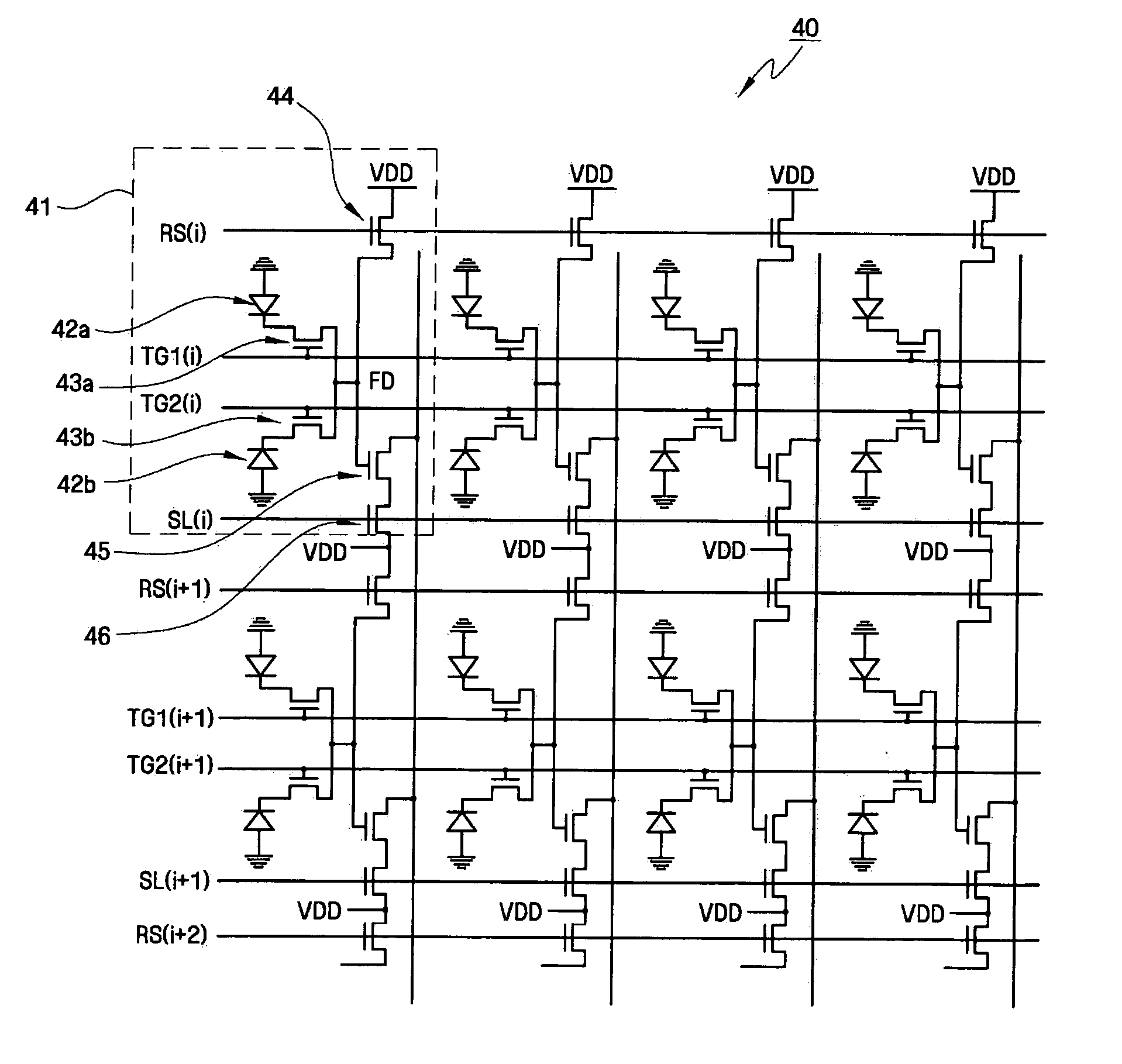 CMOS image sensors having pixel arrays with uniform light sensitivity