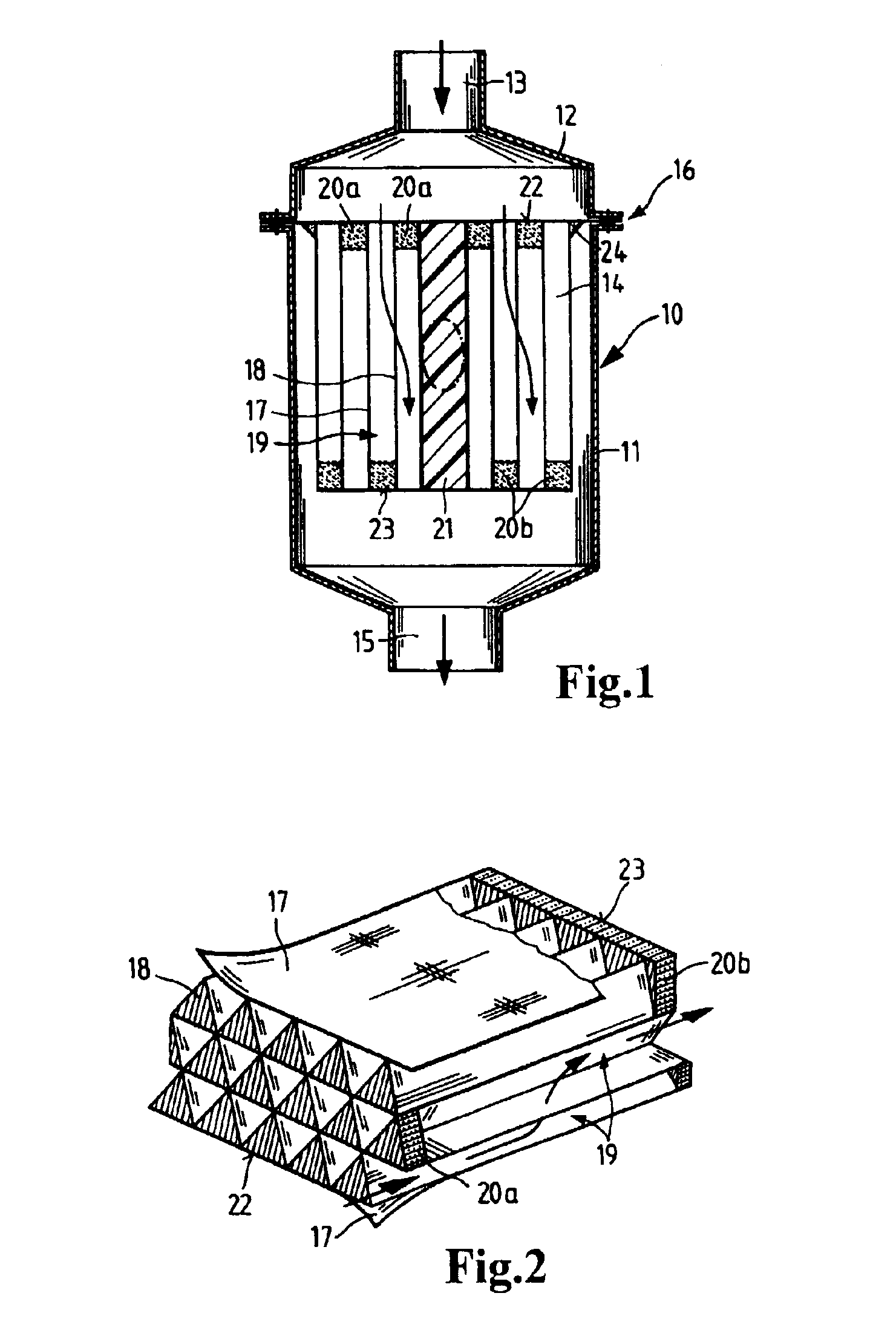 Filter element with end face inlets and discharge outlets