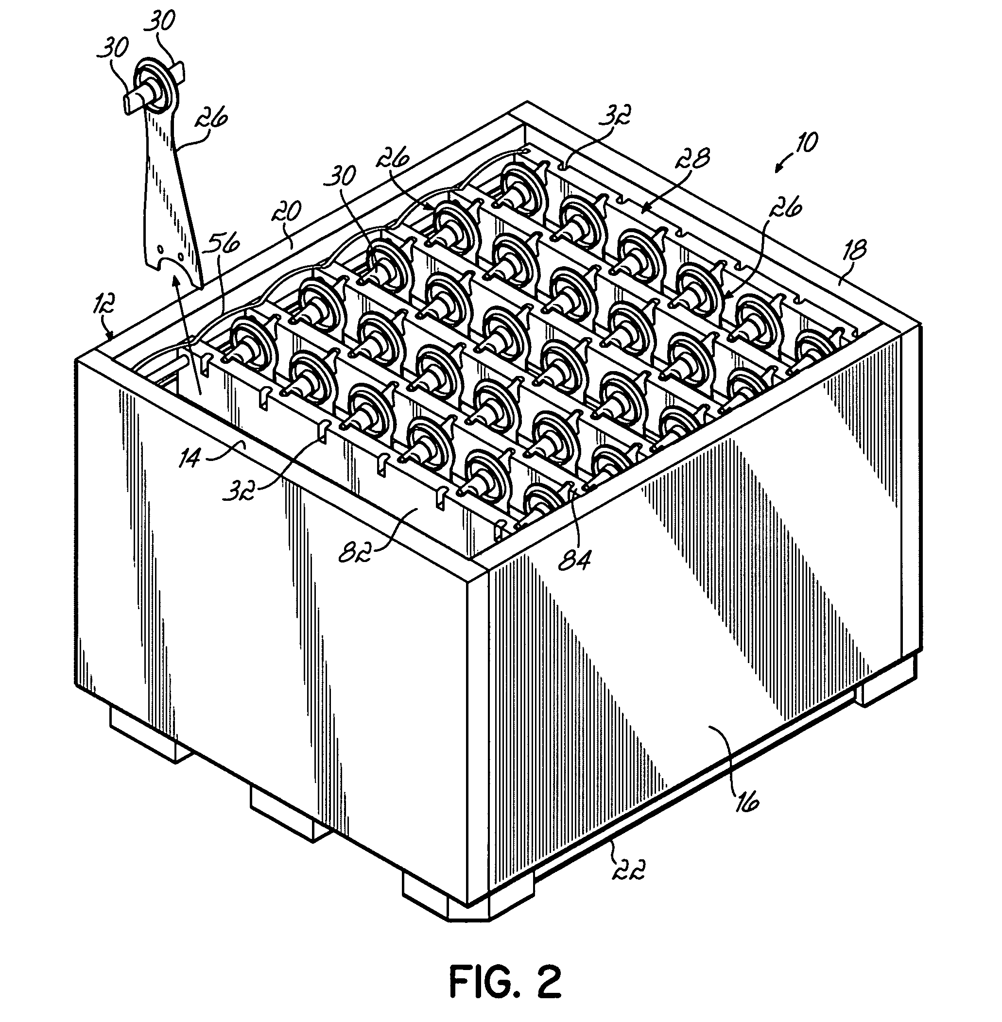 Container having non-linear support members for supporting dunnage