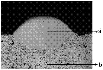 Method for manufacturing defect-free clad layer at surface of cast iron