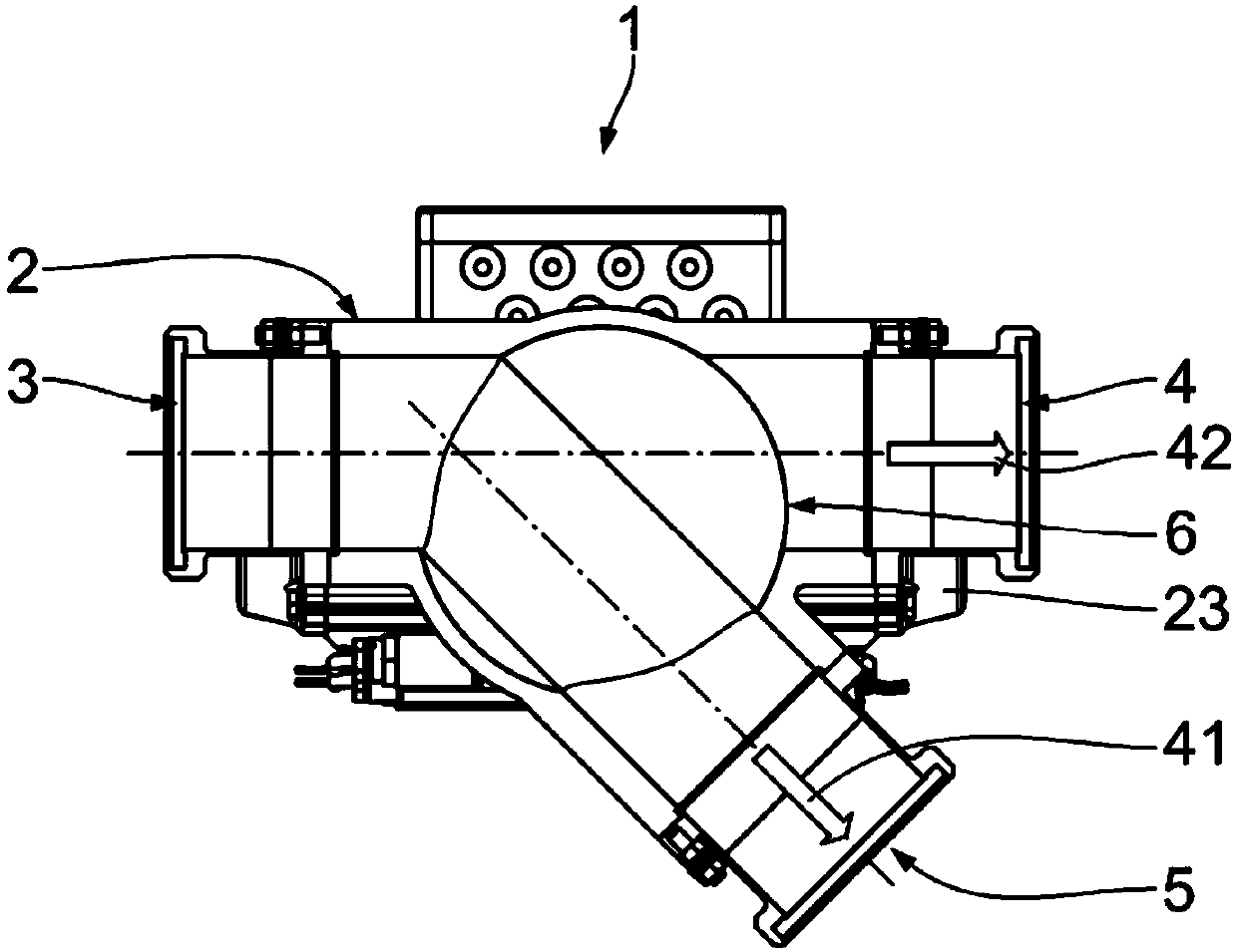 Adaptor for transporting transported goods and method for cleaning adaptor