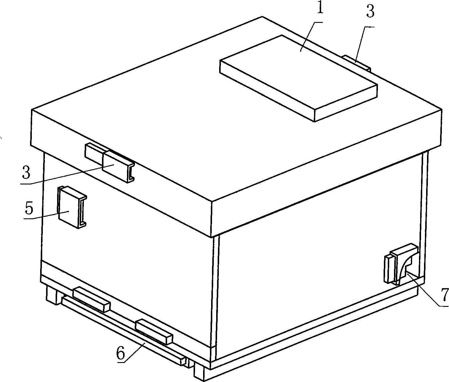 Wooden interlining hollow beehive