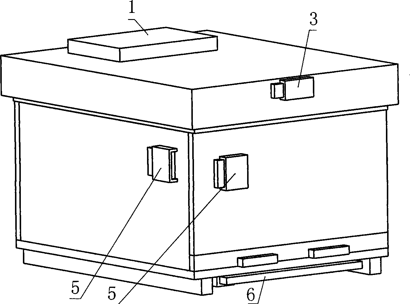 Wooden interlining hollow beehive