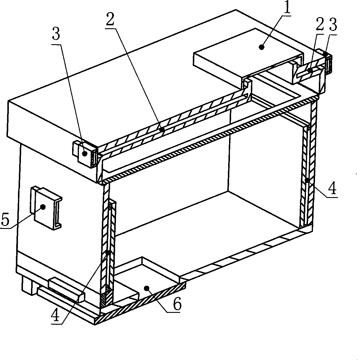 Wooden interlining hollow beehive