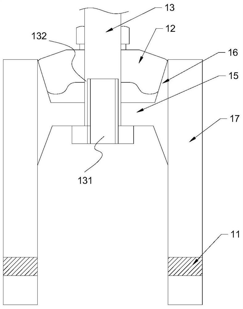 Amphibious vehicle mechanical claw device