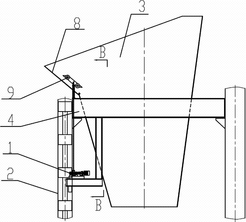 Grate distributing hopper with automatic swiping device