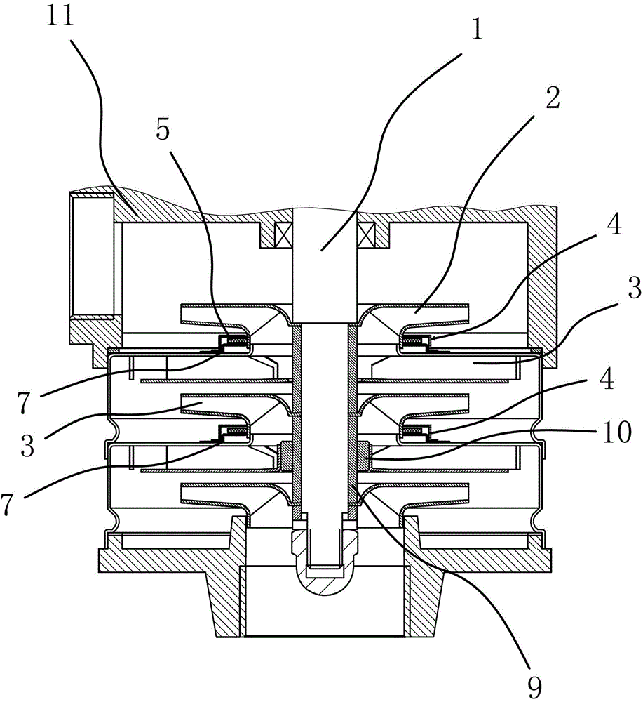 A self-adaptive adjustment mouth ring device for a pump