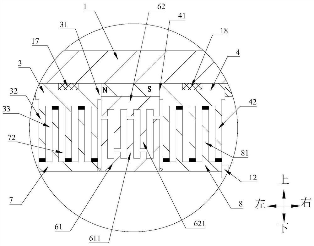 Labyrinth type magnetic liquid sealing device