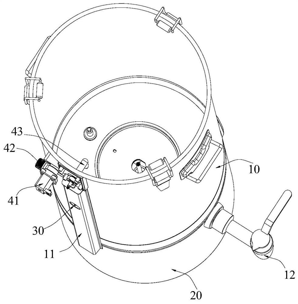 Wall breaking machine capable of automatically adding water