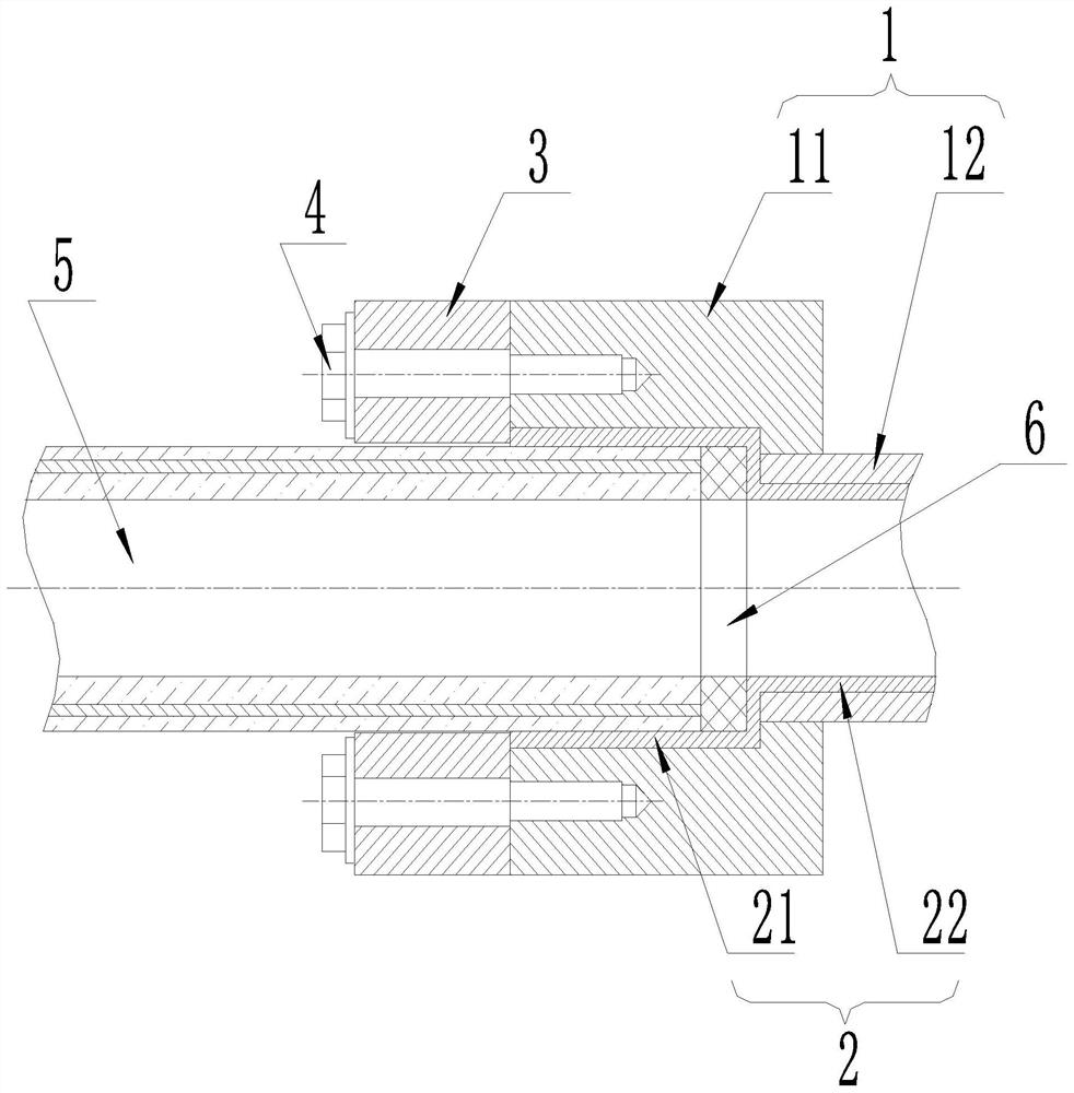 A steel-lined plastic-coated anti-corrosion and high-pressure resistant pipe fitting and its manufacturing method